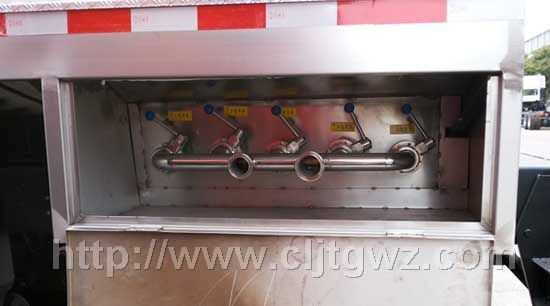 东风天龙鲜奶运输车