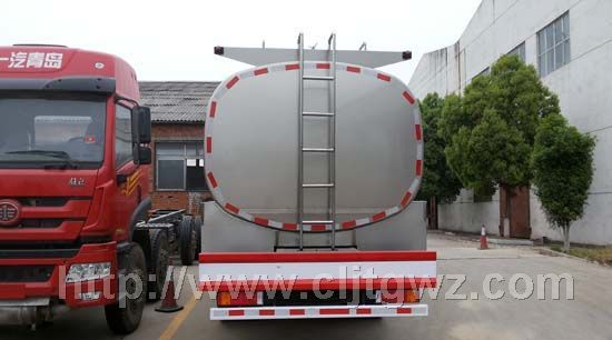 东风天龙鲜奶运输车