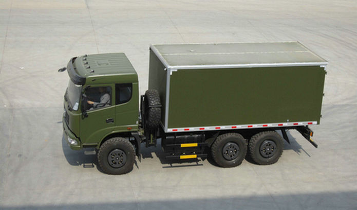  军用东风六驱越野厢式工具车