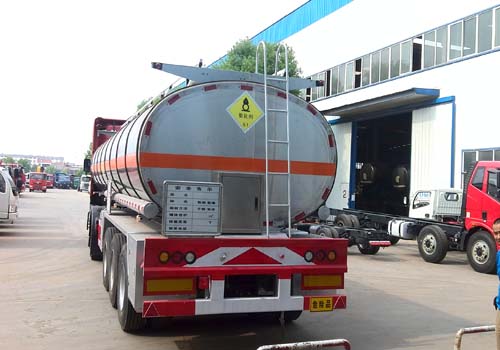 26.6立方液态硝酸铵半挂运输车