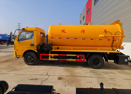 东风大多利卡吸污车