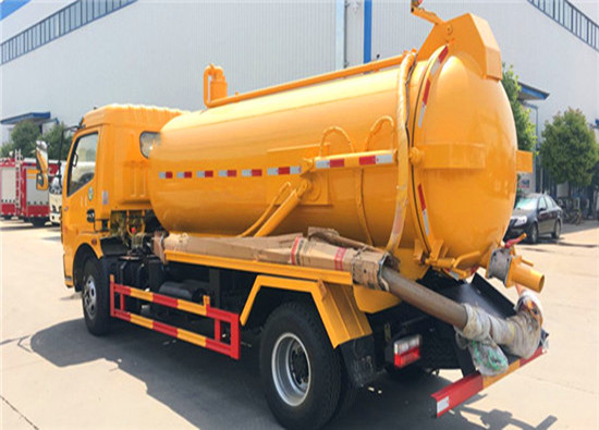 东风大多利卡吸污车