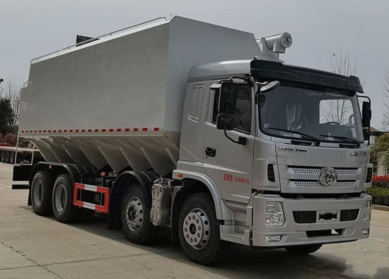 国六整车7.6米前四后八饲料车