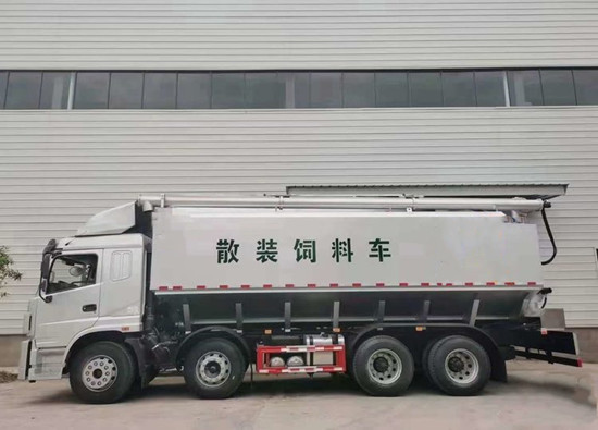 国六整车7.6米前四后八饲料车